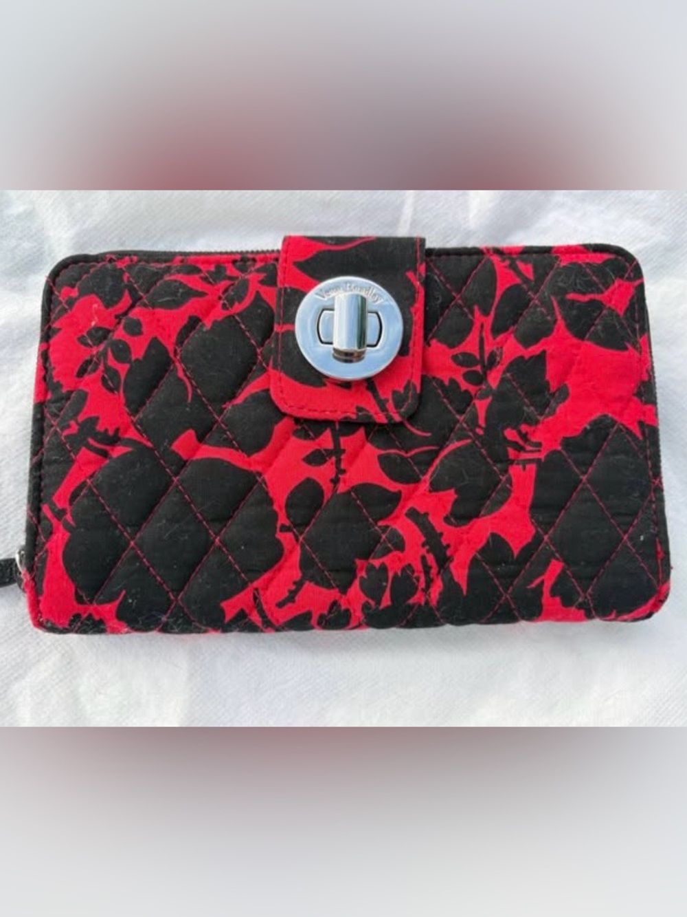 Vera Bradley Quilted Turnlock Wallet - RETIRED Silhouette Floral (NWOT)